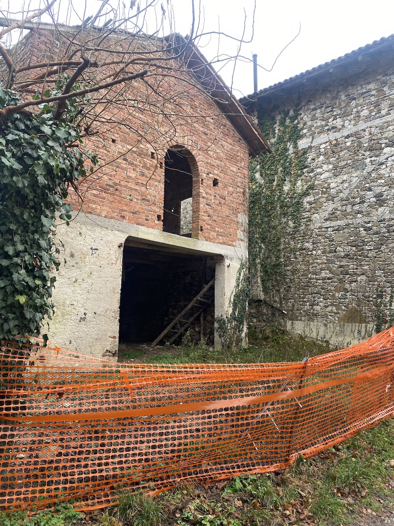 Rustico da ristrutturare in vendita a Moruzzo