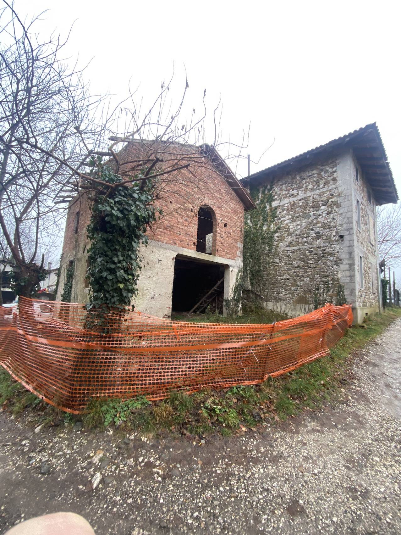 Rustico da ristrutturare in vendita a Moruzzo