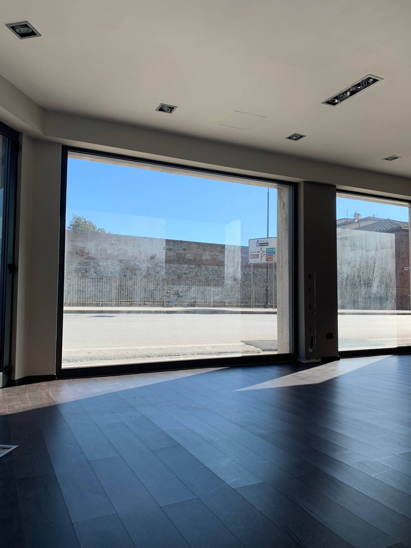 Fondi in vendita a Pisa, Lungarni