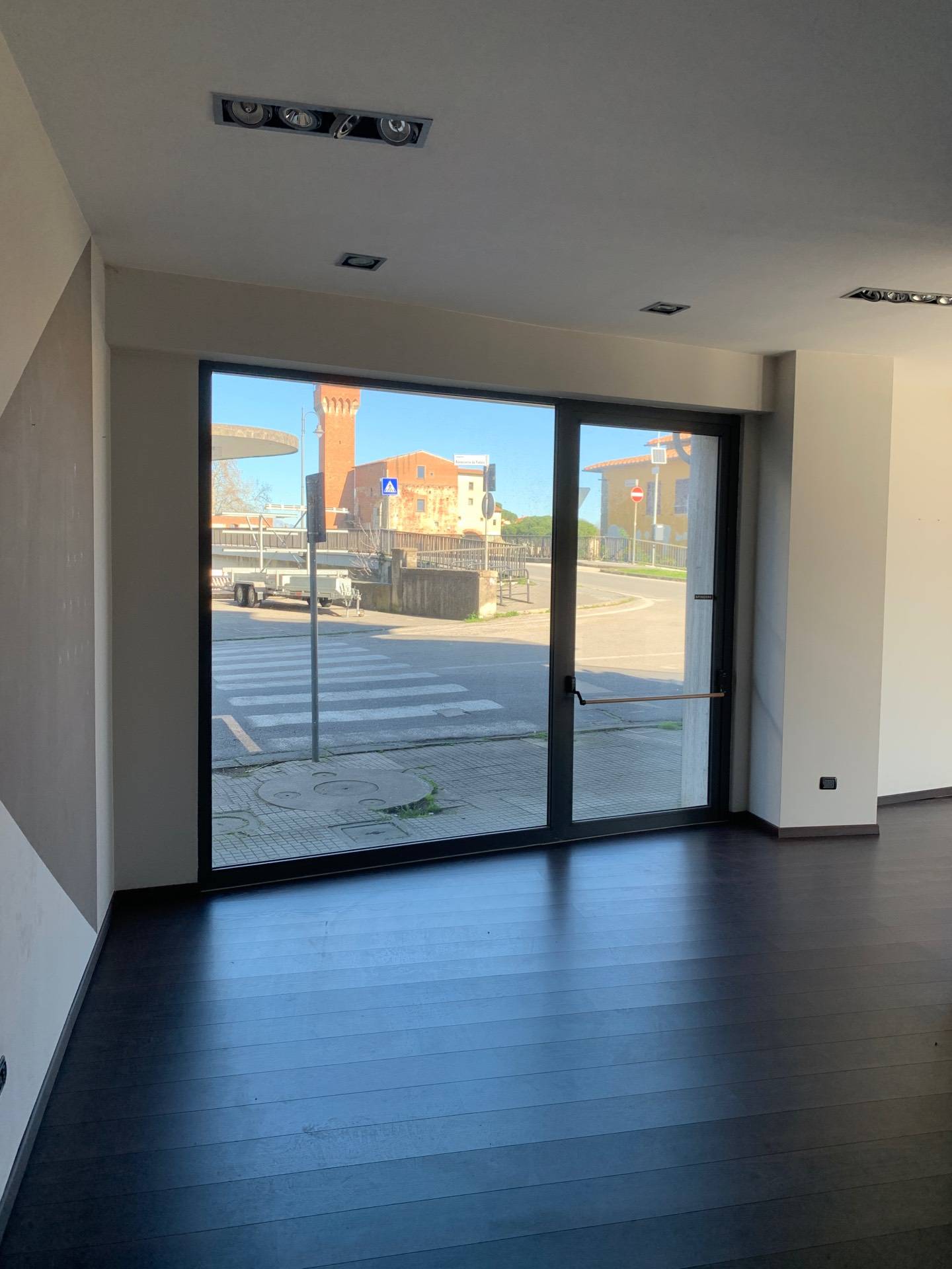 Fondi in vendita a Pisa, Lungarni