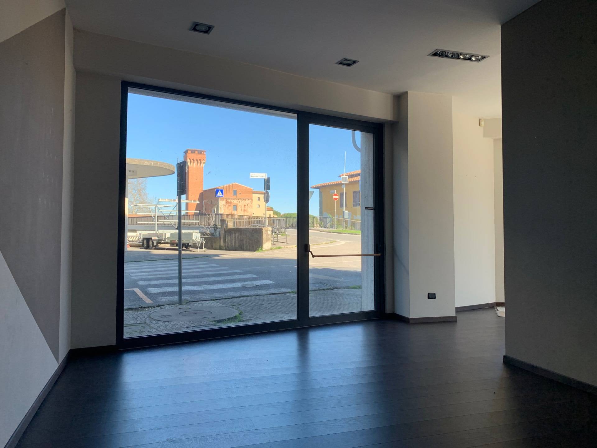 Fondi in vendita a Pisa, Lungarni