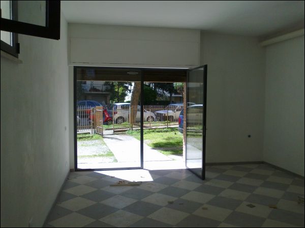 Fondo commerciale in vendita a Pisa, Zona Landi