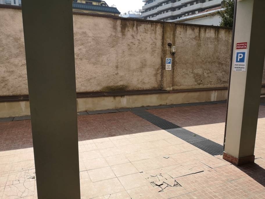 Posto auto scoperto in affitto a Rho, Centro