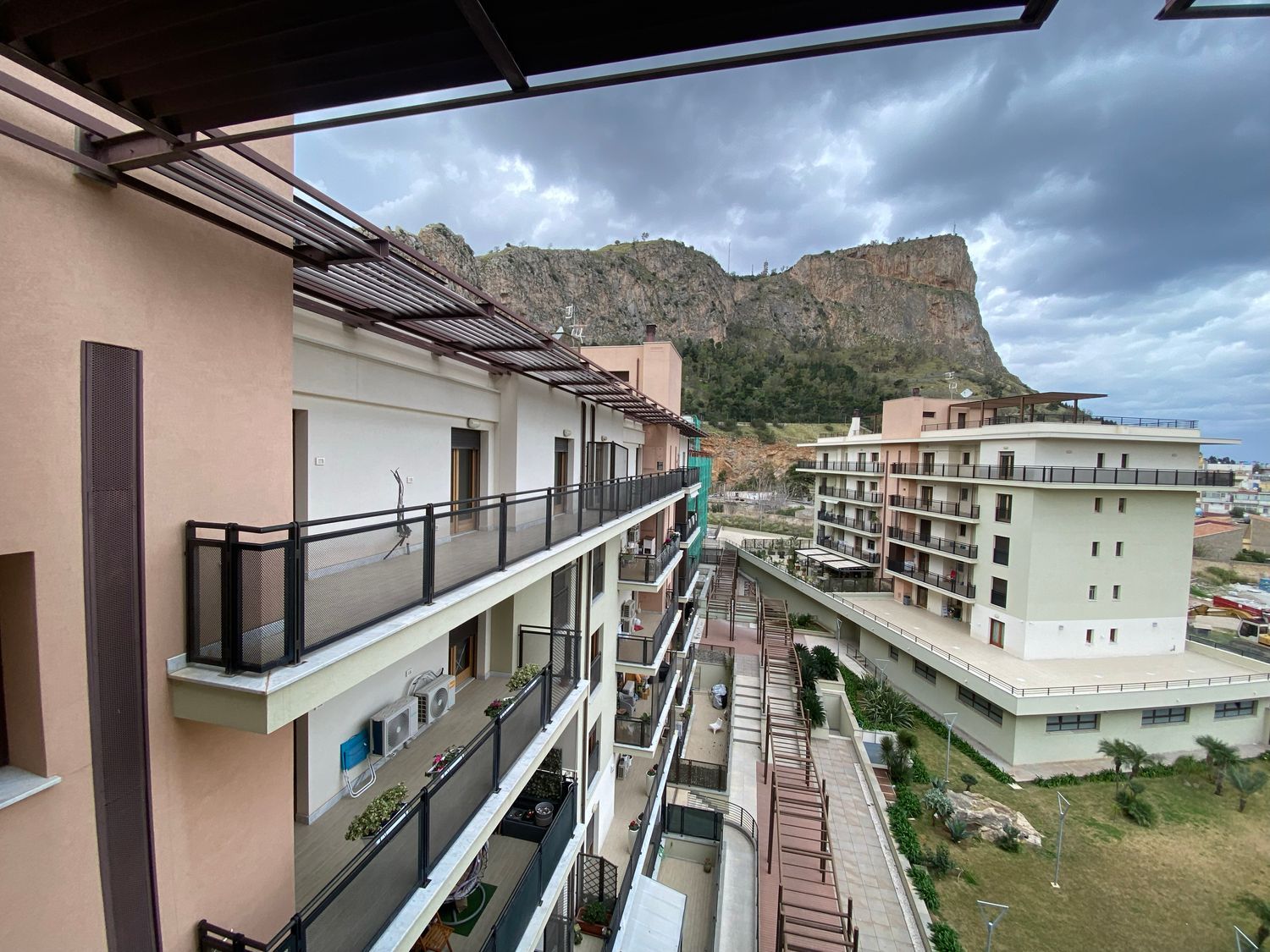 Attico in vendita in via don lorenzo milani 9, Palermo