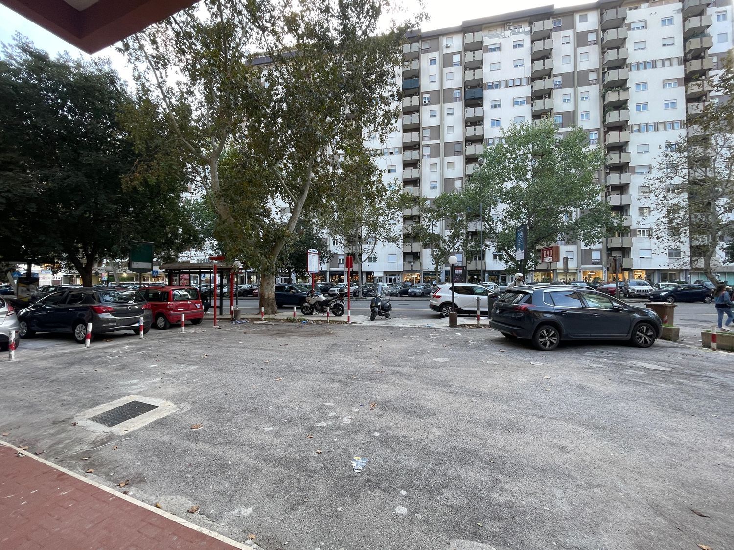 Locale commerciale in vendita in viale strasburgo 169, Palermo