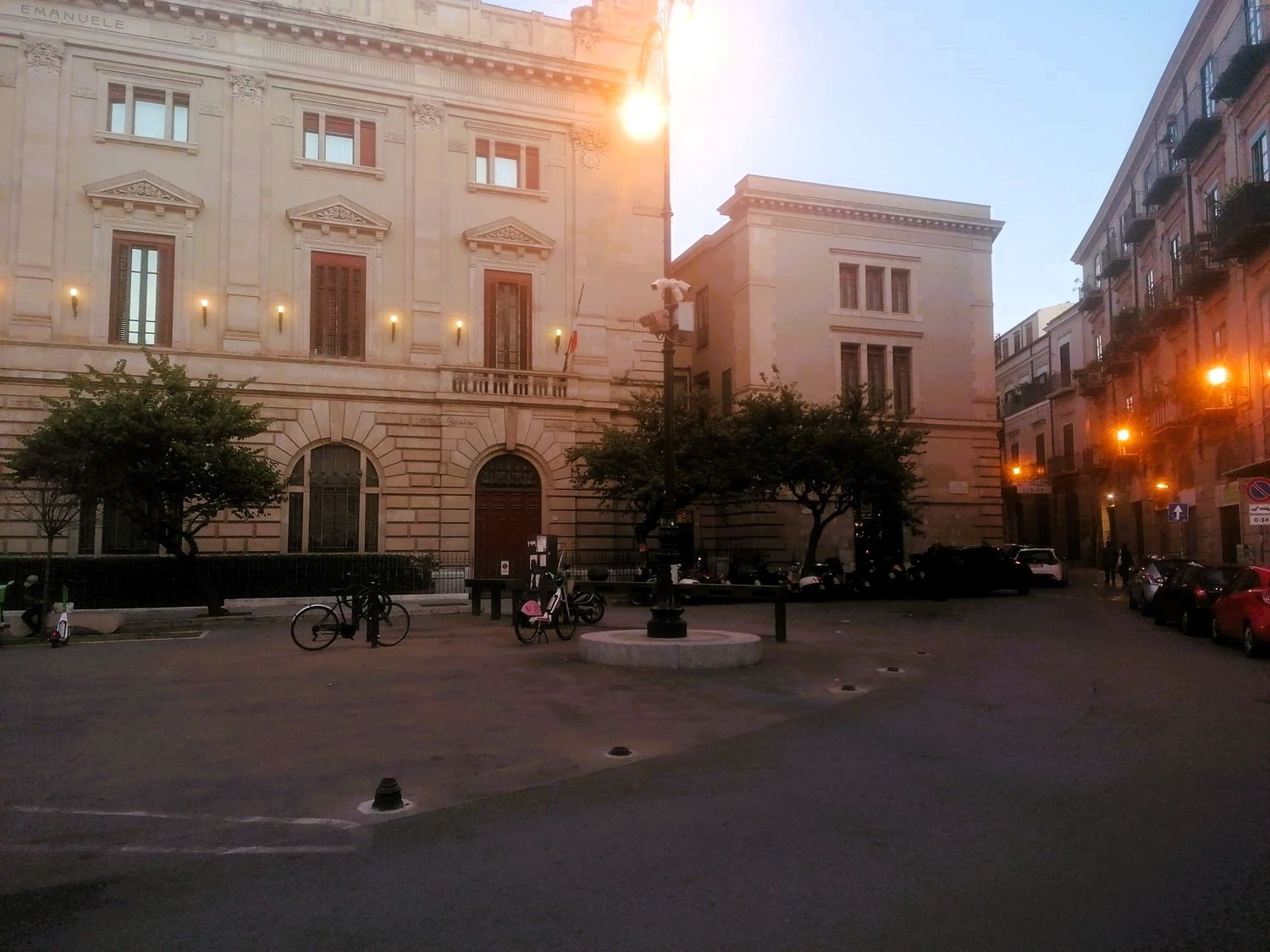 Locale commerciale in affitto in via grande lattarini 27, Palermo