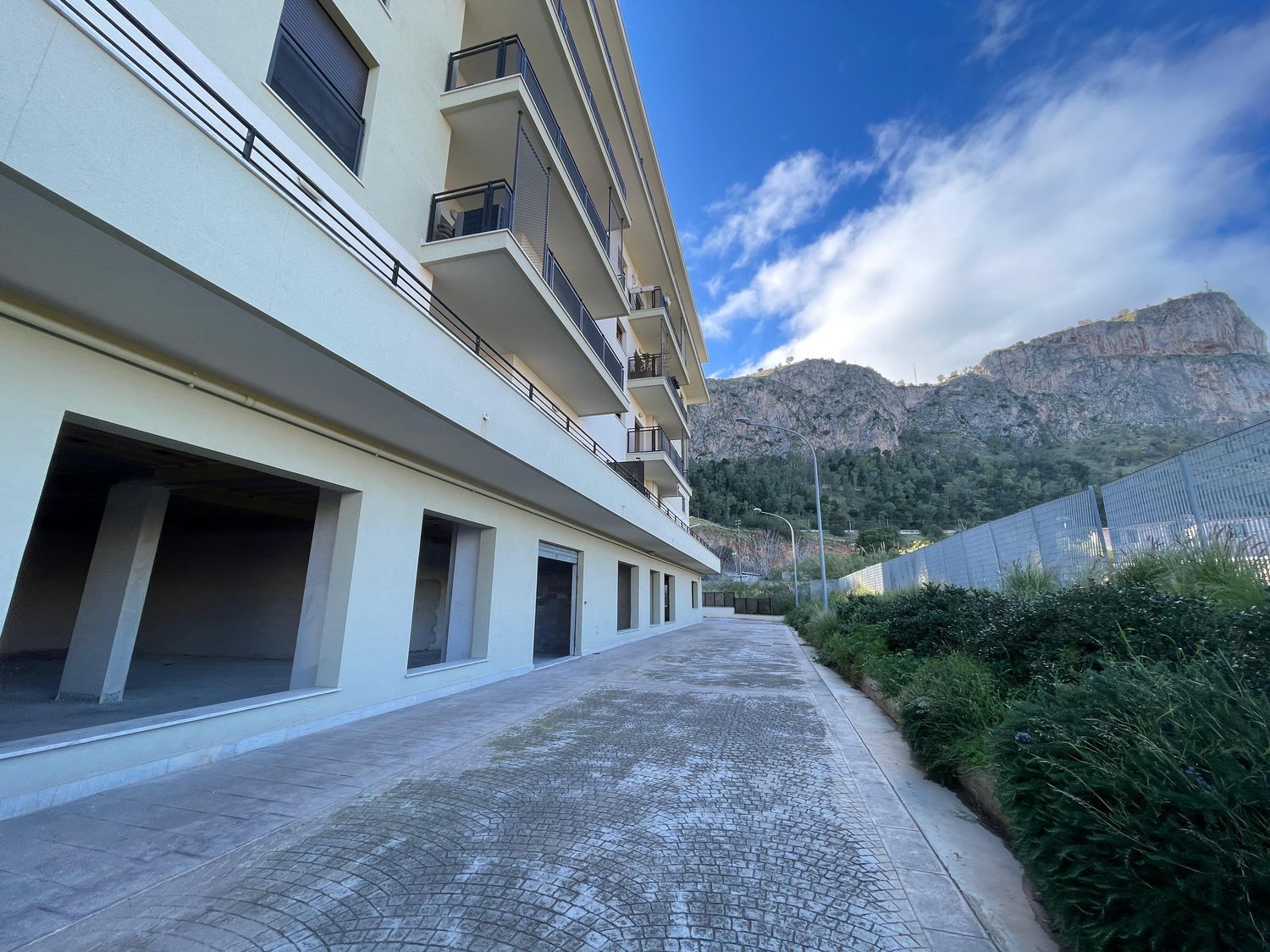 Ufficio in vendita in via don lorenzo milani 9, Palermo