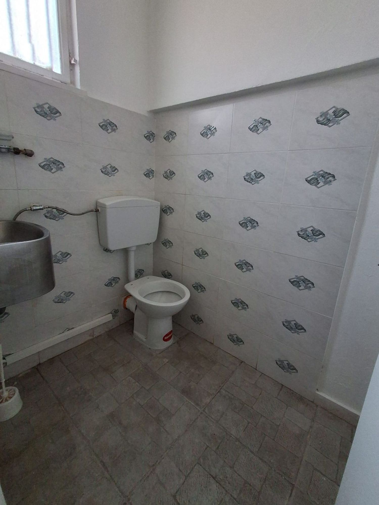 Locale commerciale in affitto in via rinaldo d'aquino 32, Palermo