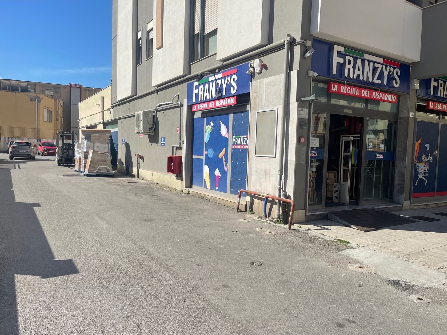 Locale commerciale in vendita in via via leonardo da vinci piazza ottavio ziino 0, Palermo