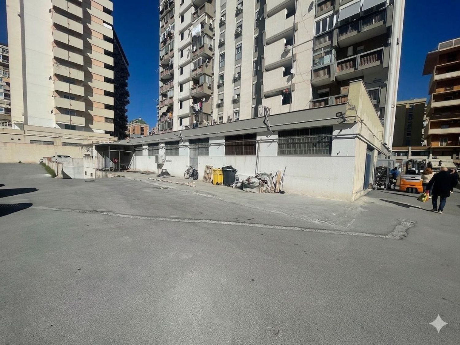 Locale commerciale in vendita in via via leonardo da vinci piazza ottavio ziino 0, Palermo