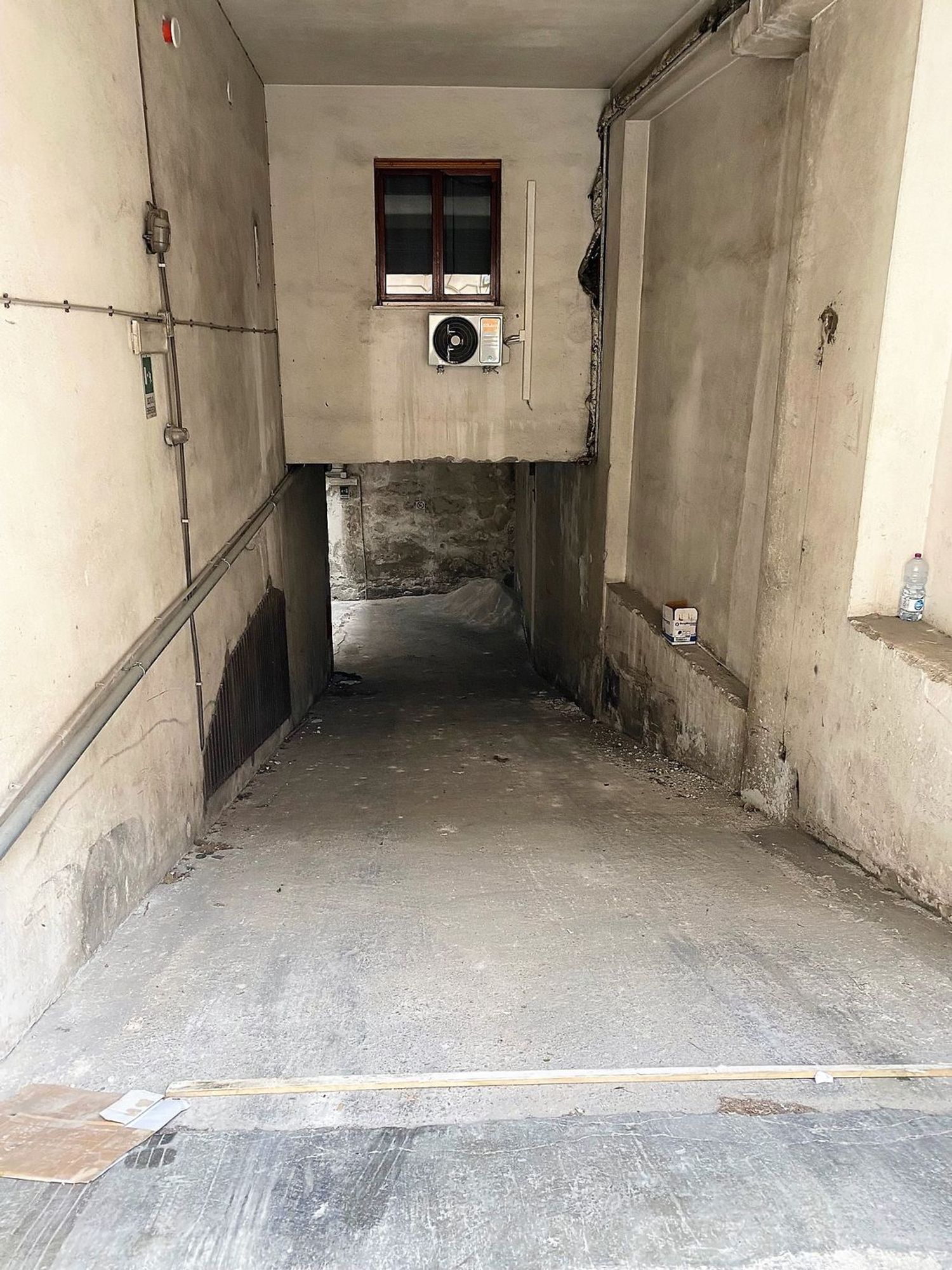 Box/Garage 500mq in vendita in via via ammiraglio gravina 31, Palermo