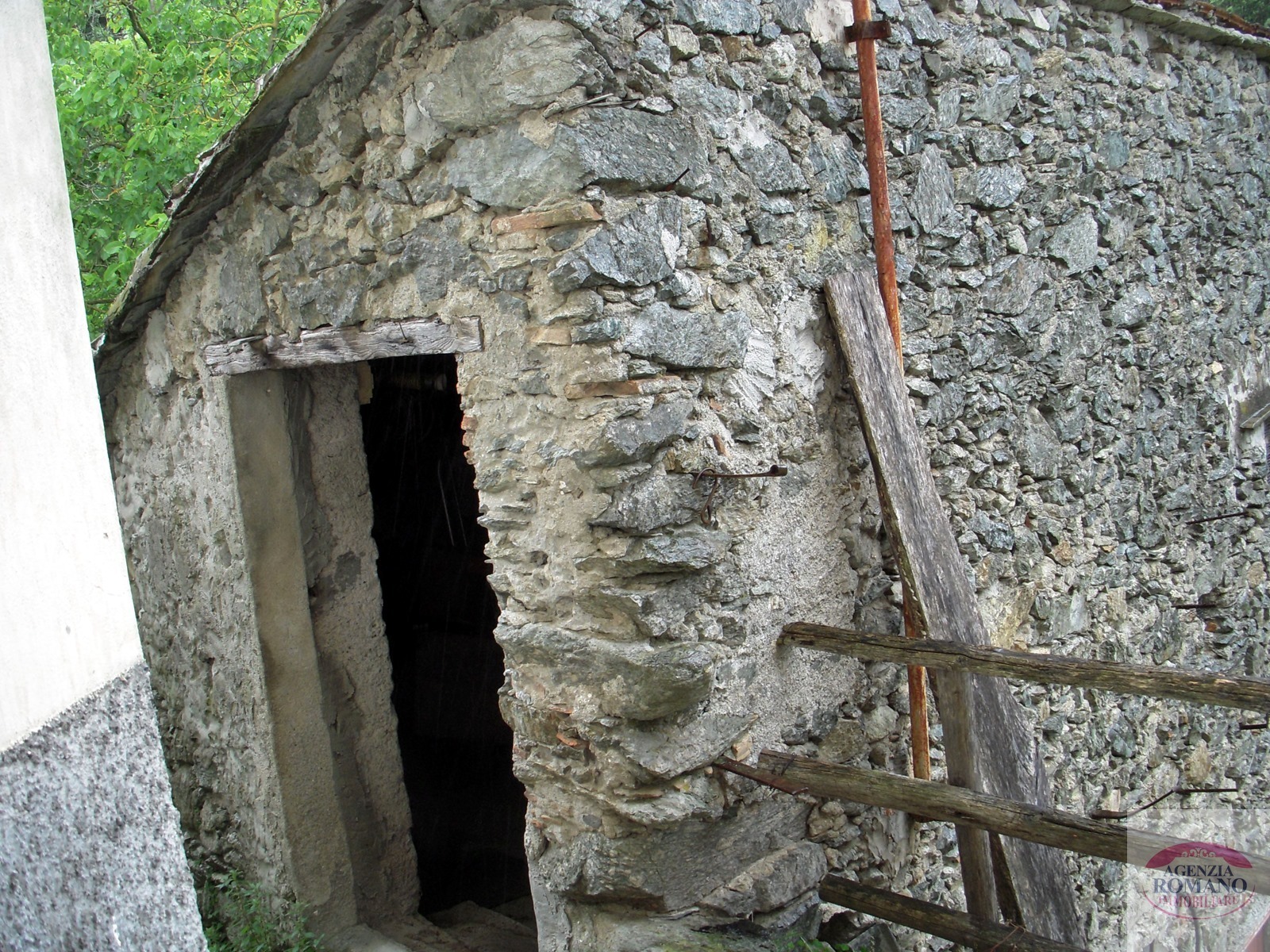 Casa indipendente da ristrutturare in magrania, Albisola Superiore