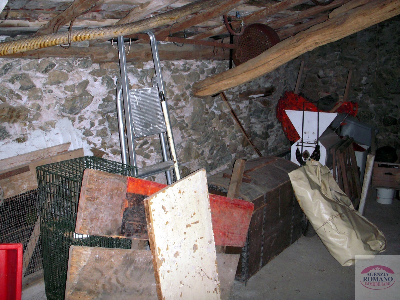 Casa indipendente da ristrutturare in magrania, Albisola Superiore