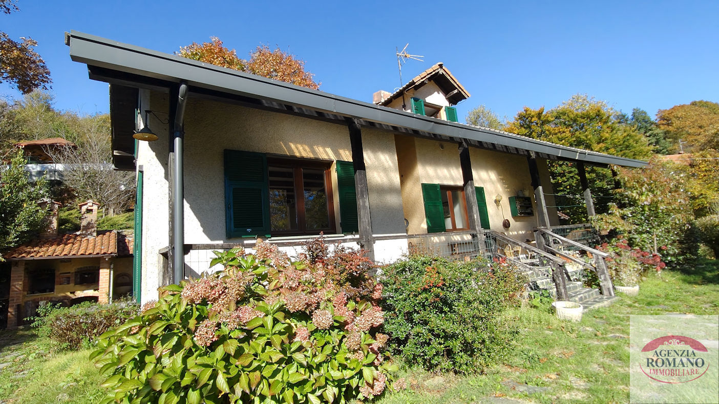 Villa con giardino in via menacciano 1, Pontinvrea