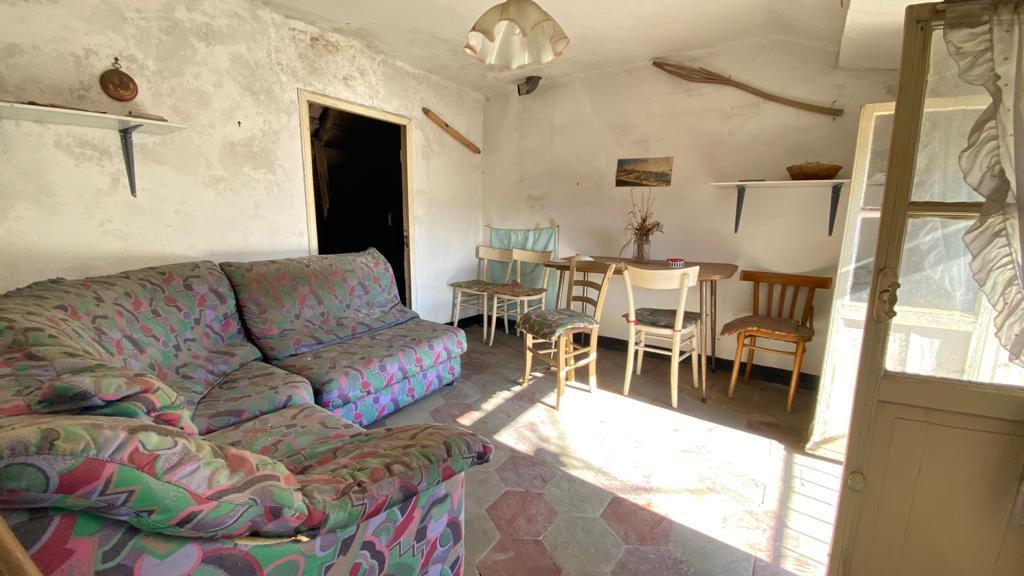 Casa indipendente da ristrutturare a Sassello