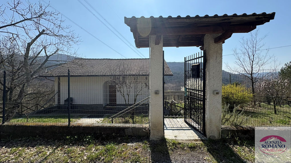 Villa con giardino a Sassello