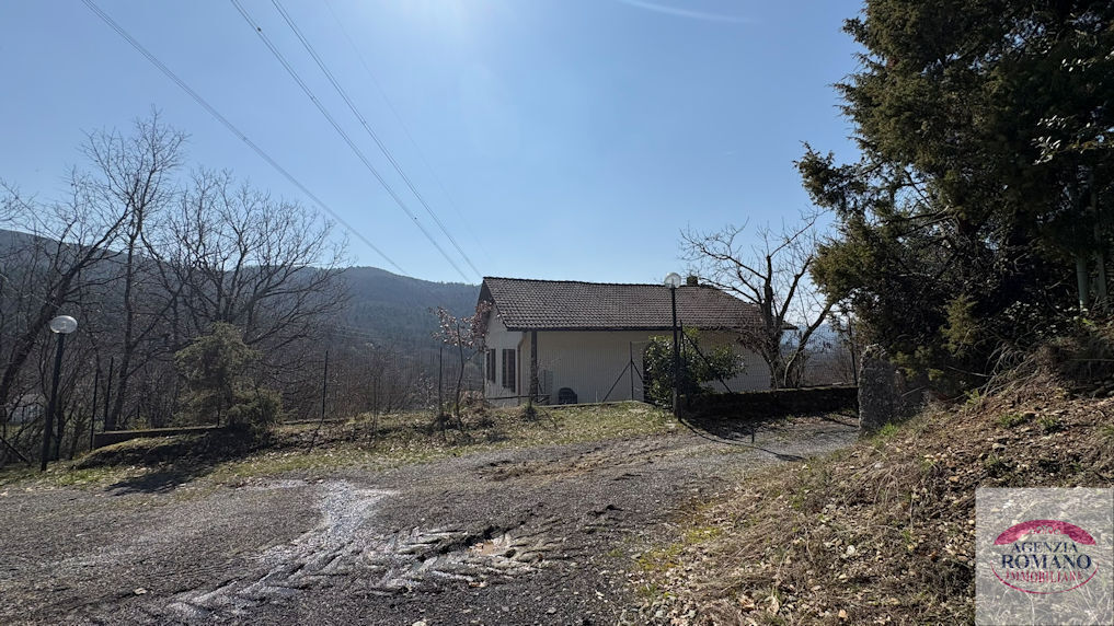 Villa con giardino a Sassello