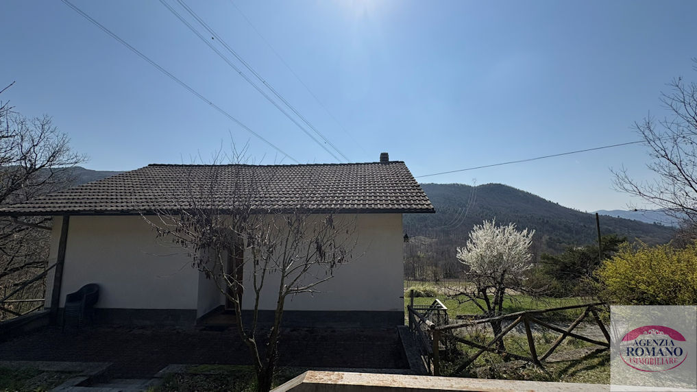 Villa con giardino a Sassello