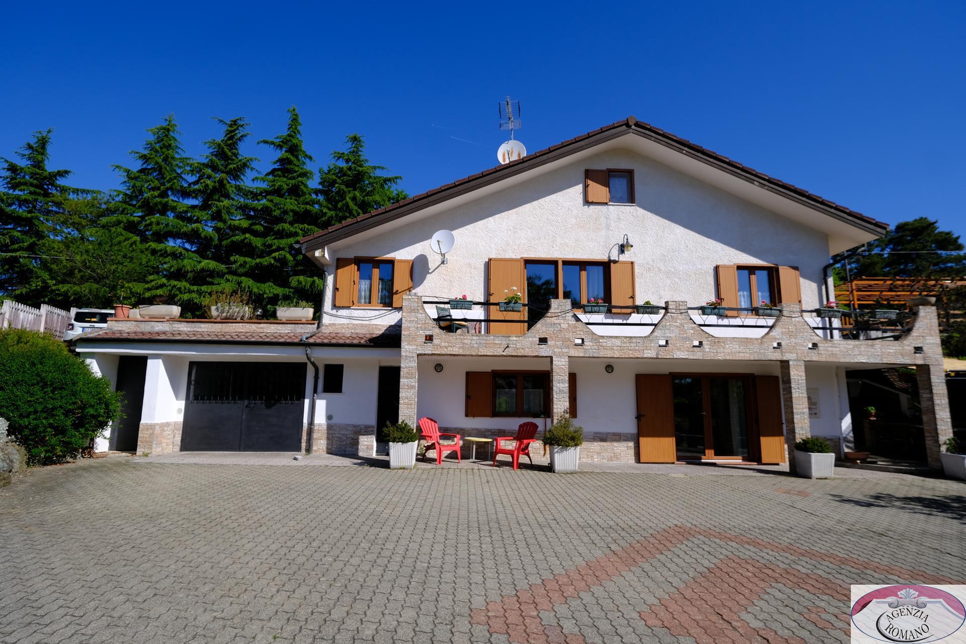 Villa con giardino a Ponzone