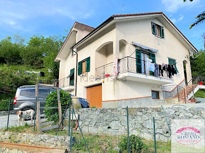 Villa con giardino a Stella