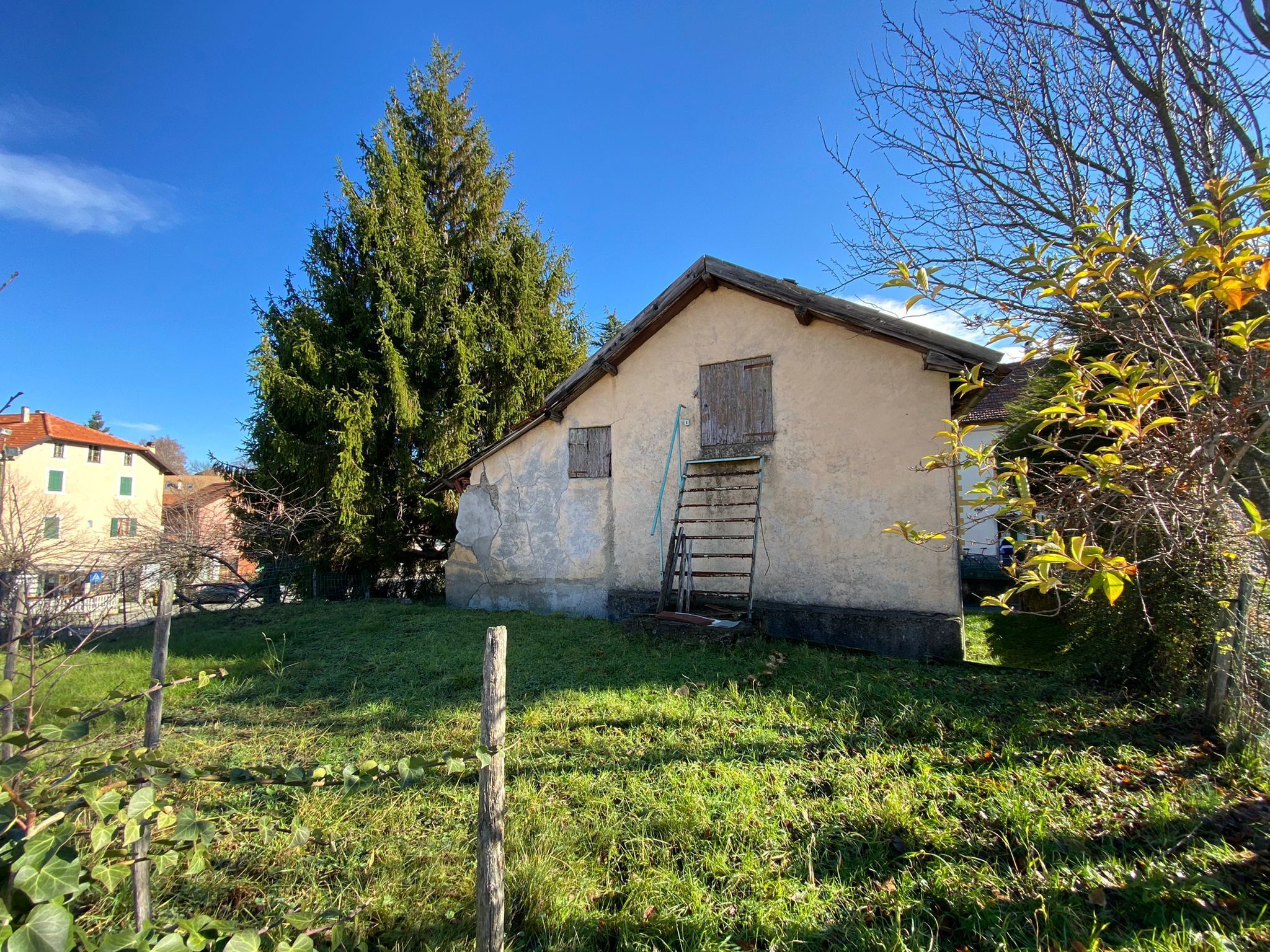 Rustico da ristrutturare, Sassello palo