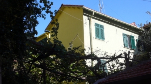 Casa indipendente con giardino a Varazze