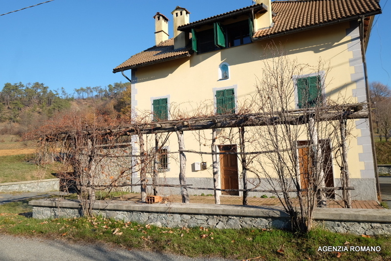 Rustico con giardino a Sassello