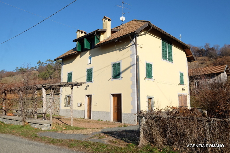 Rustico con giardino a Sassello