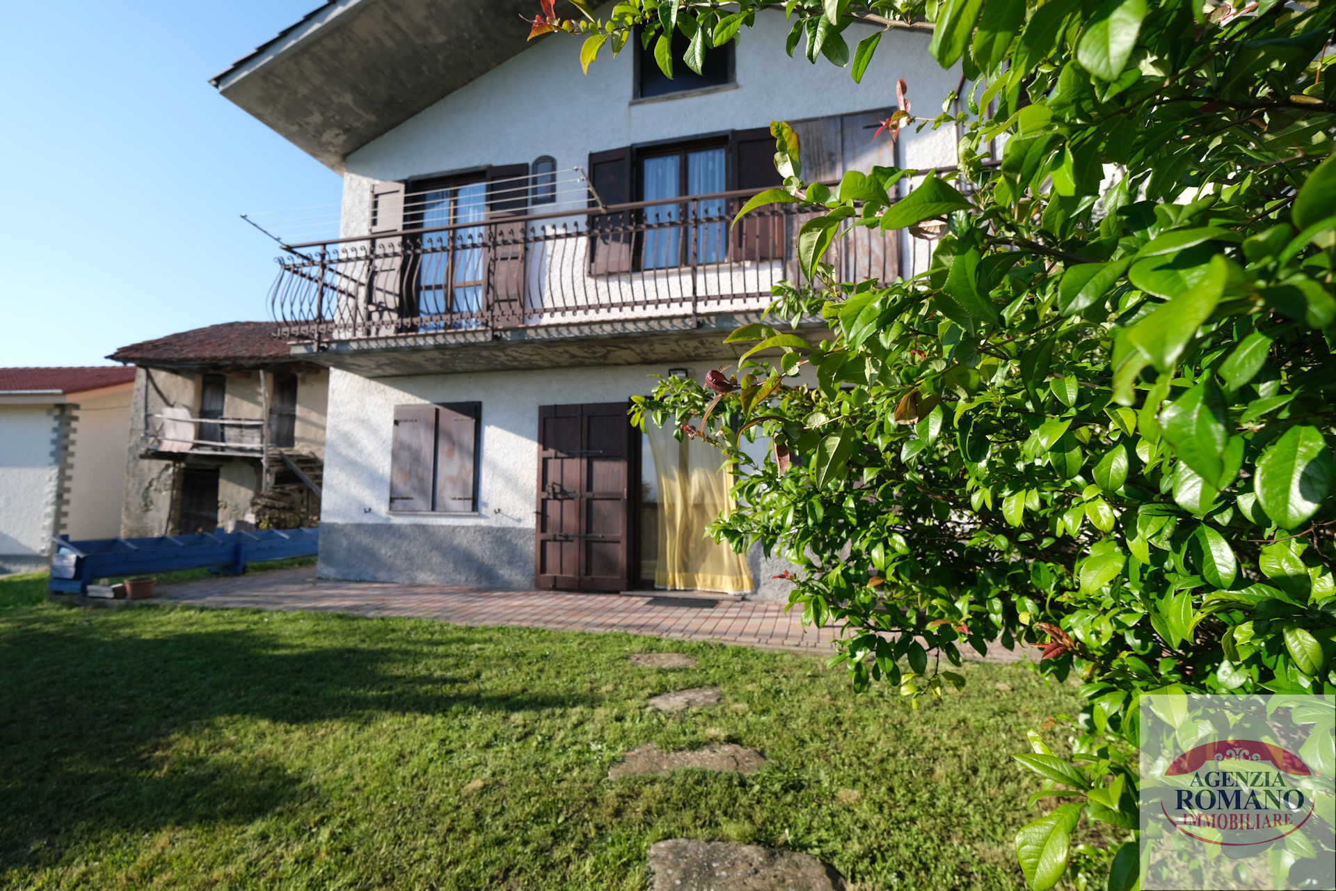 Villa con giardino a Dego
