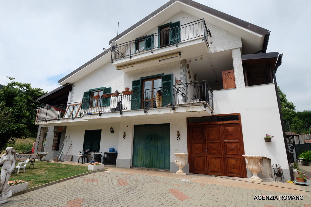 Casa indipendente con giardino a Pontinvrea