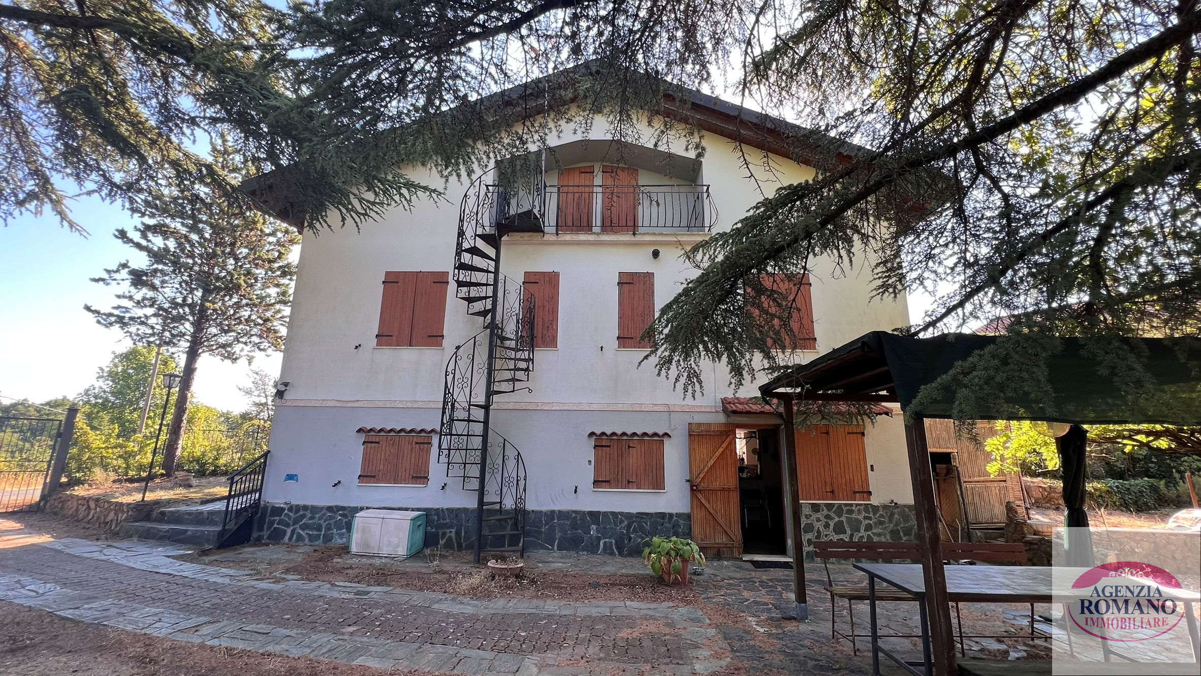 Casa indipendente con giardino in localit� bric barton 186, Ponzone