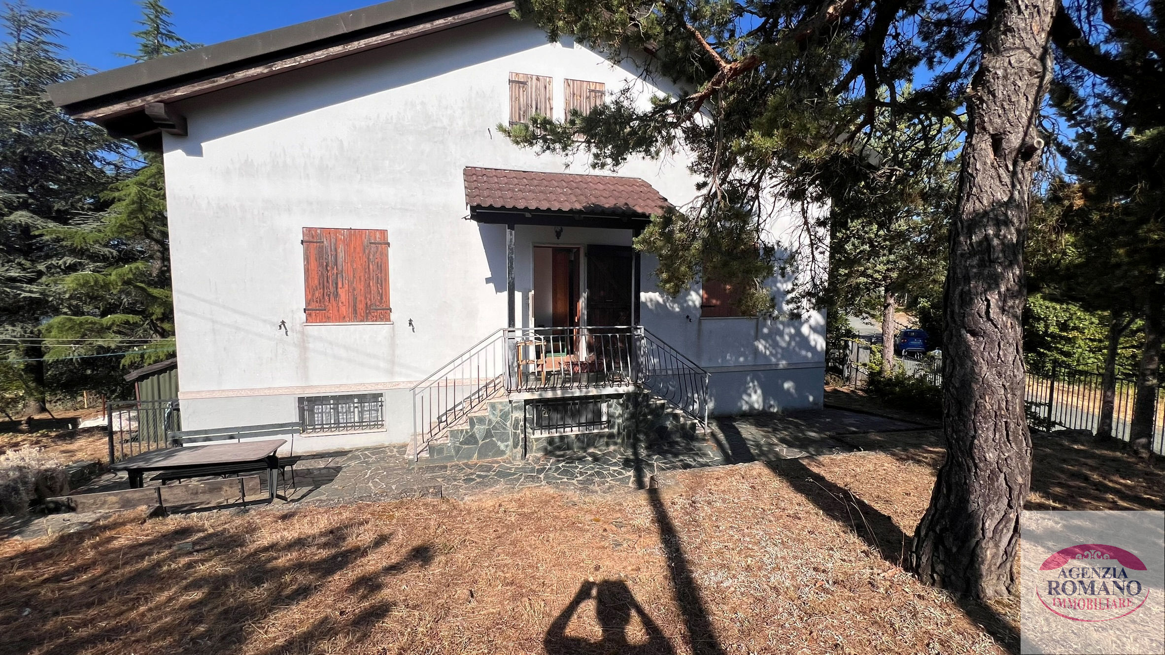 Casa indipendente con giardino in localit� bric barton 186, Ponzone