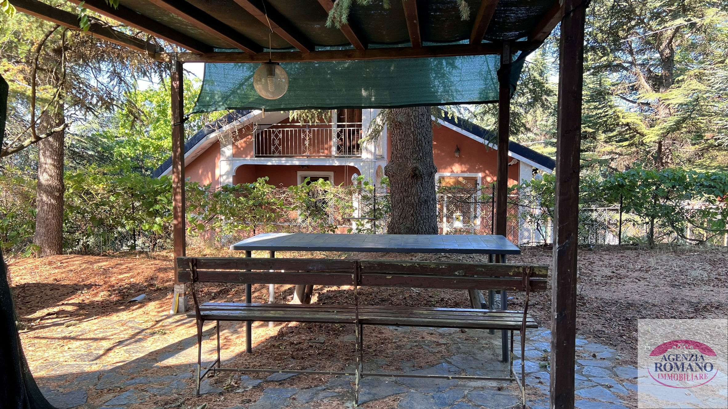Casa indipendente con giardino in localit� bric barton 186, Ponzone