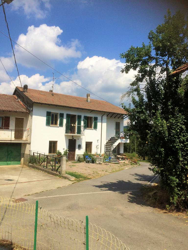Rustico con giardino in via battaglia 13, Mioglia