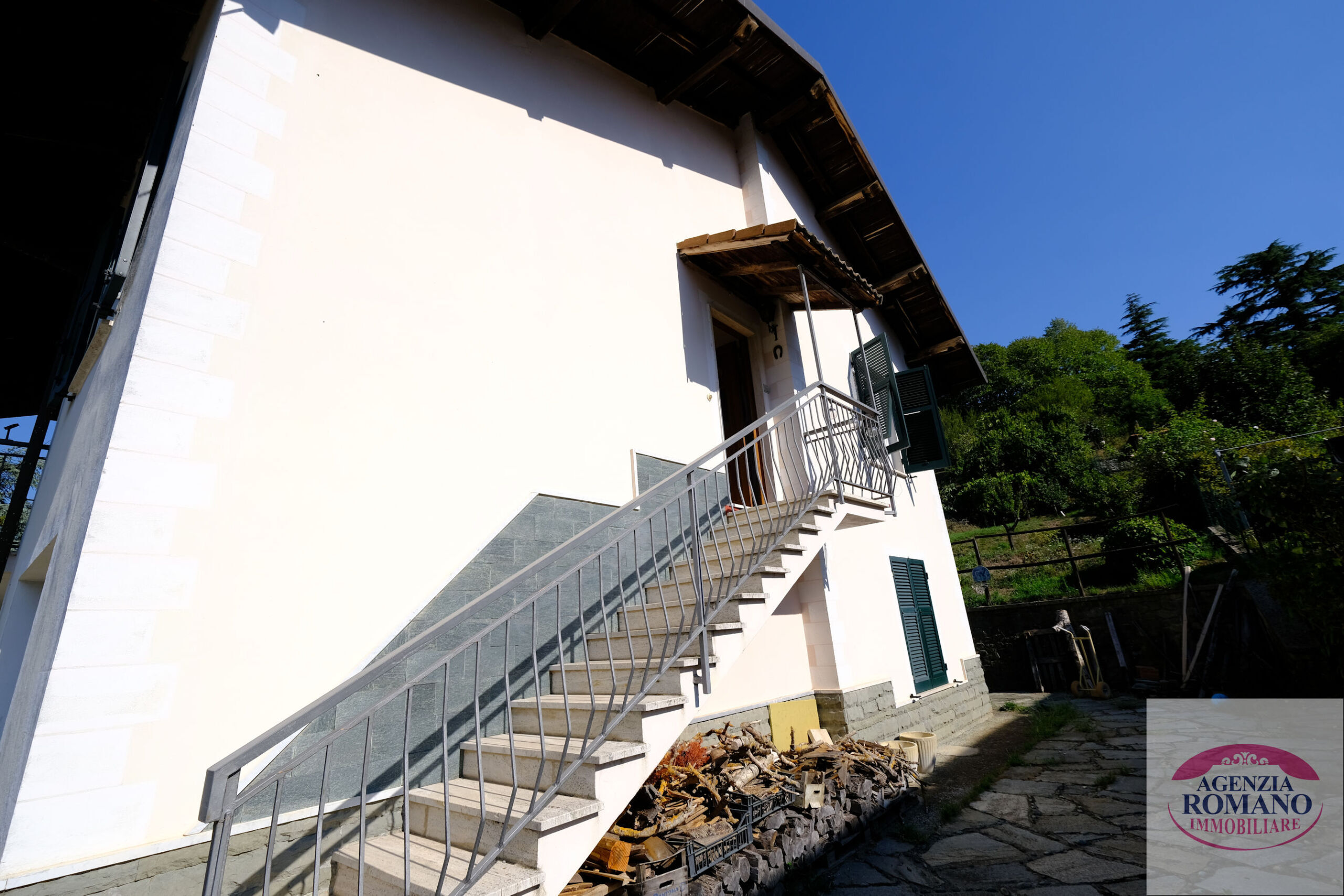 Casa indipendente con giardino in via demetrio dabove 24, Sassello