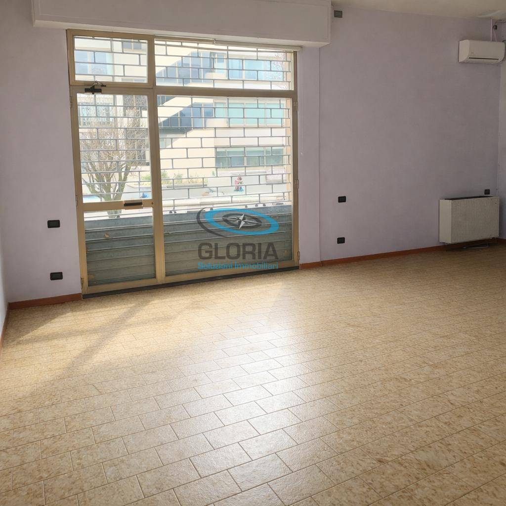 Locale commerciale in vendita a Fabriano