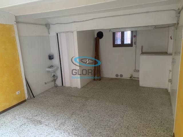 Locale commerciale in vendita a Fabriano, CENTRO STORICO