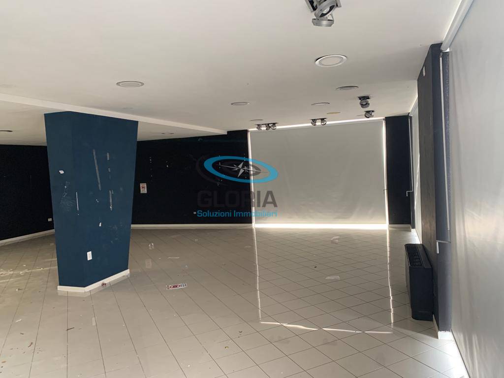 Locale commerciale in affitto a Fabriano