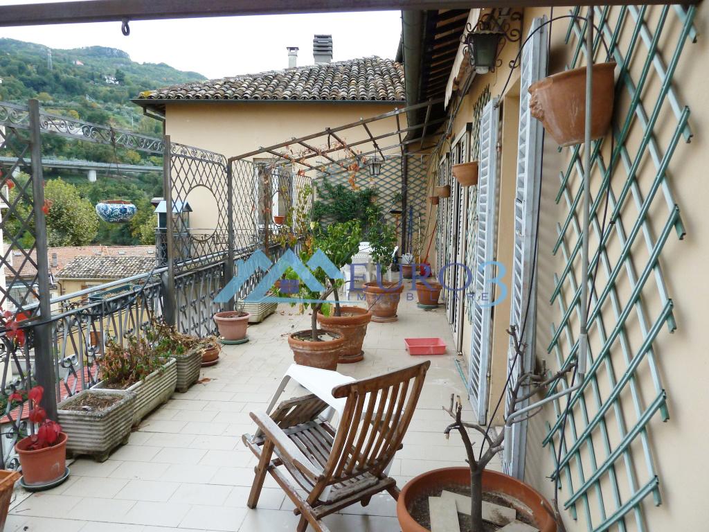 Appartamento con terrazzo in piazzarola, Ascoli Piceno