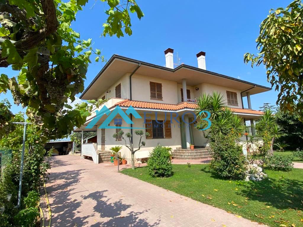 Villa in vendita in via piave 43, Martinsicuro