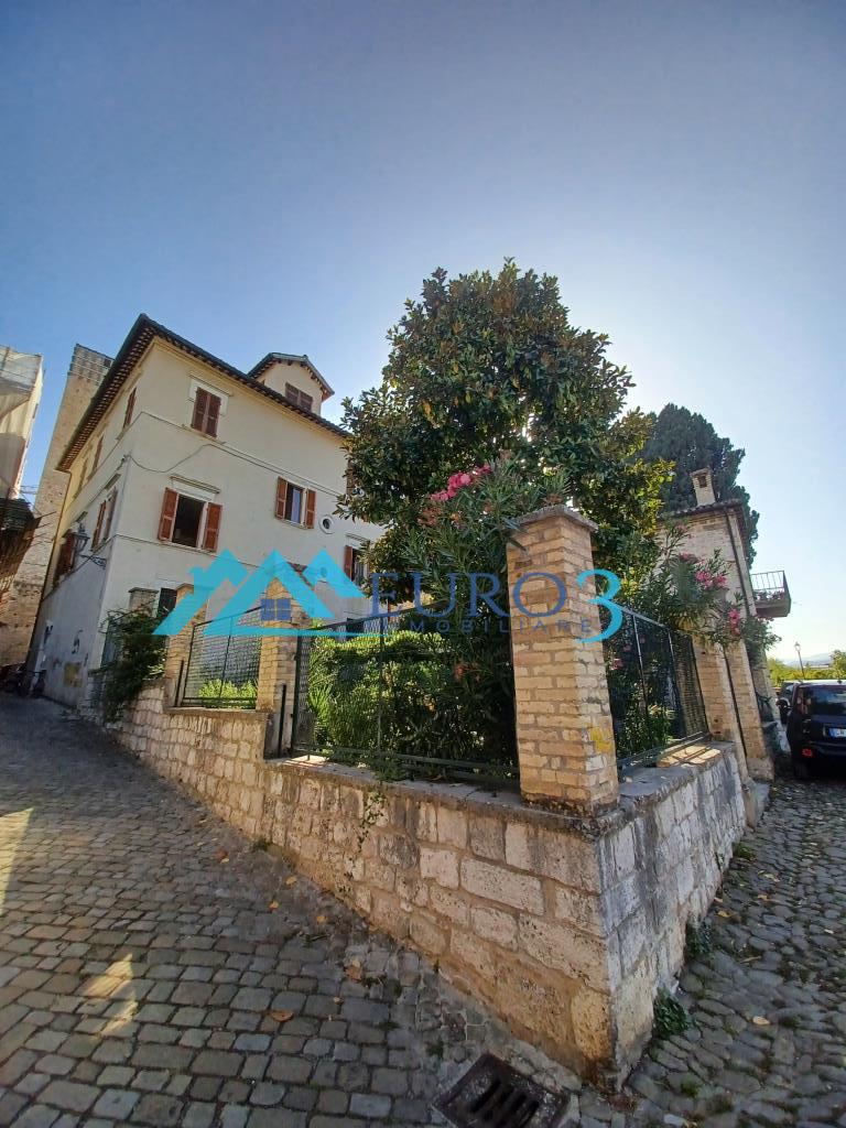 Appartamento con giardino in rua guiderocchi, Ascoli Piceno