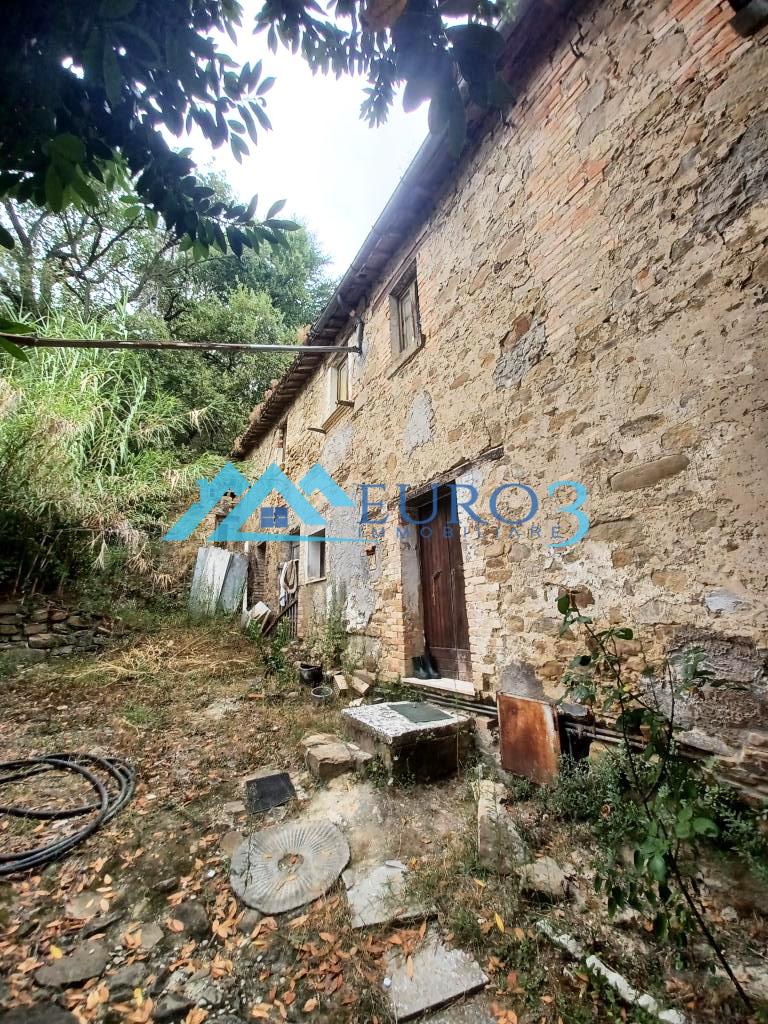 Casa indipendente da ristrutturare in villa curti, Ascoli Piceno