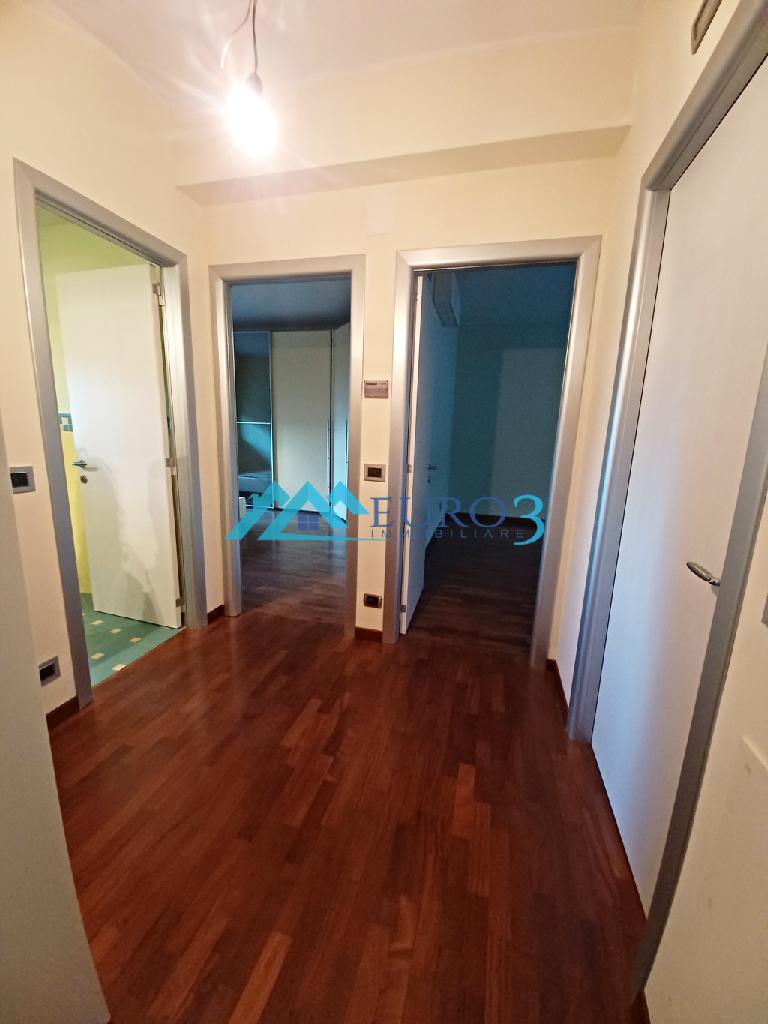 Appartamento con terrazzo, Folignano villa pigna
