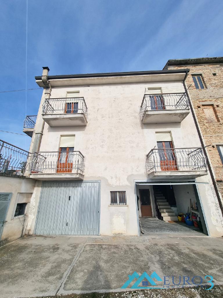 Casa indipendente con giardino a Montefiore dell'Aso