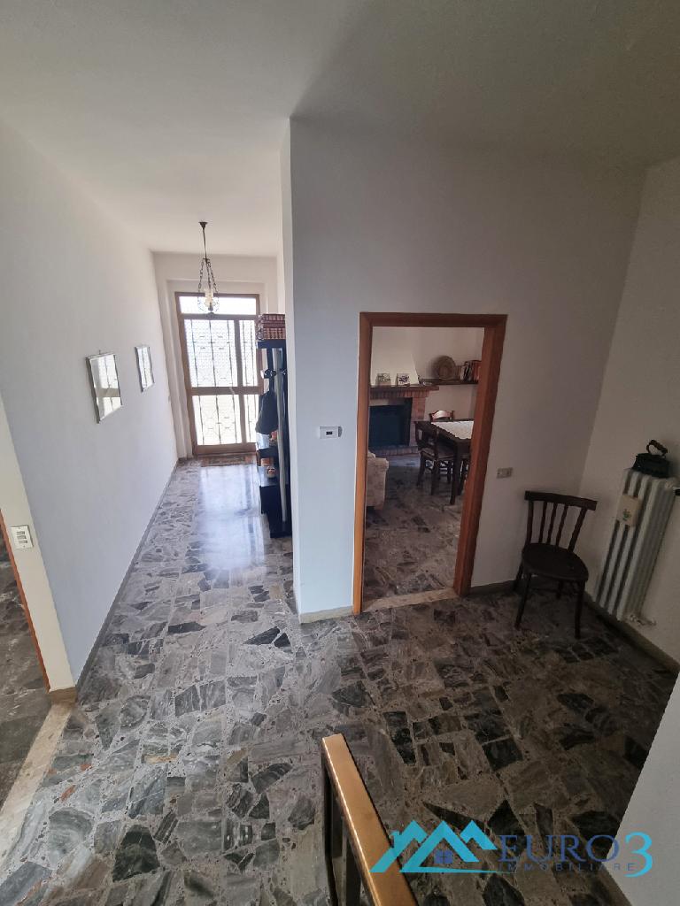 Casa indipendente con giardino a Montefiore dell'Aso