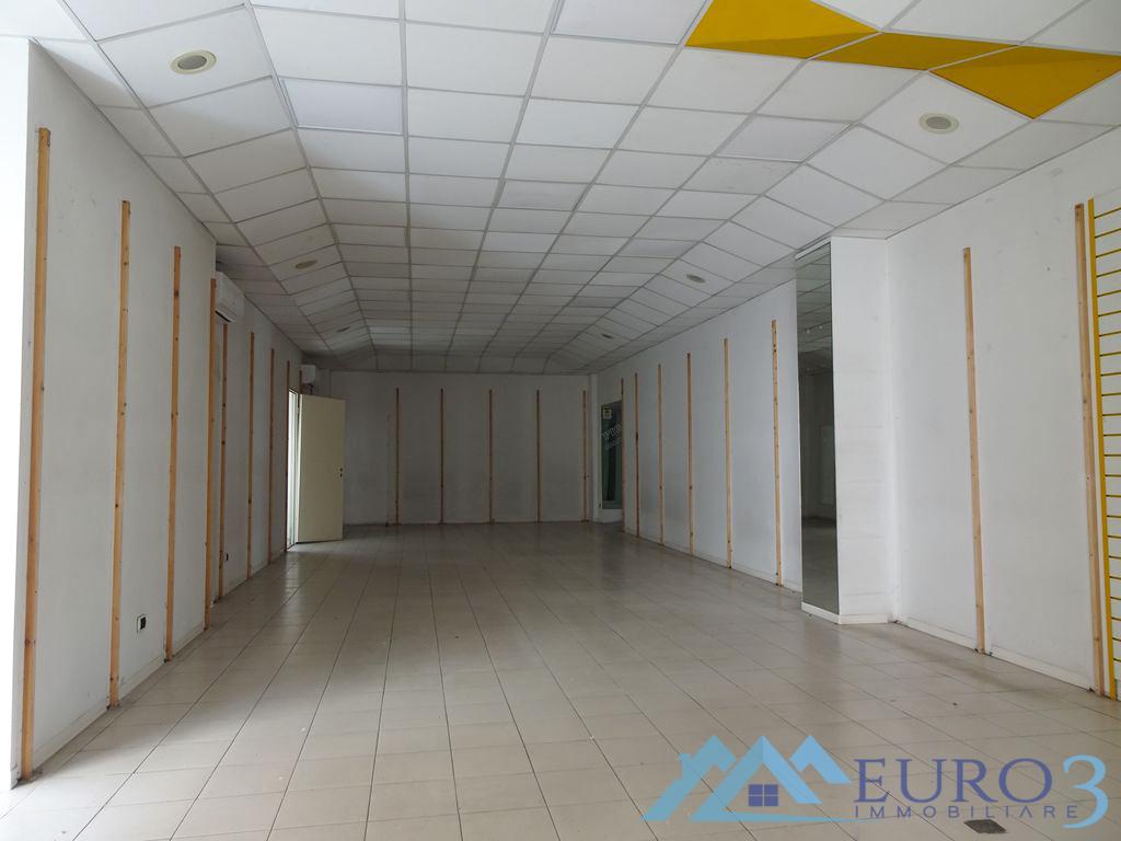 Locale commerciale in affitto in corso mazzini 117, Ascoli Piceno