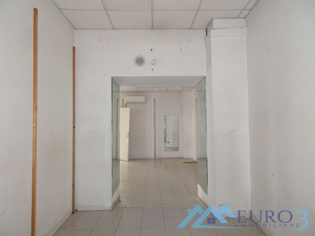 Locale commerciale in affitto in corso mazzini 117, Ascoli Piceno