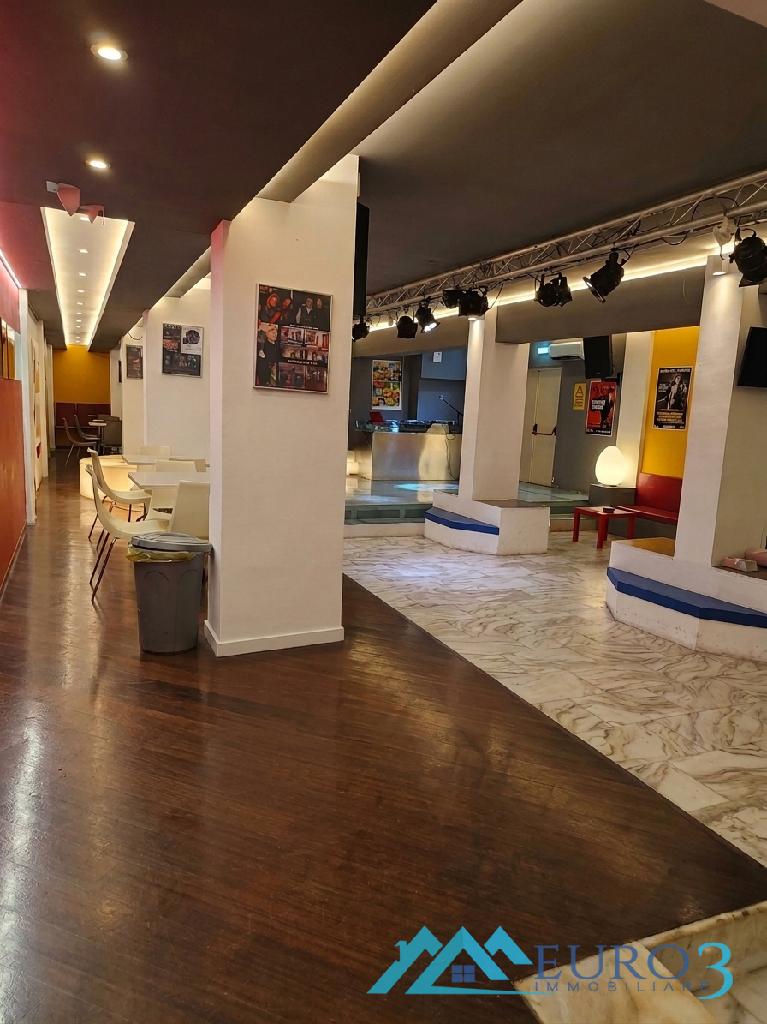 Locale commerciale in vendita, Ascoli Piceno centro