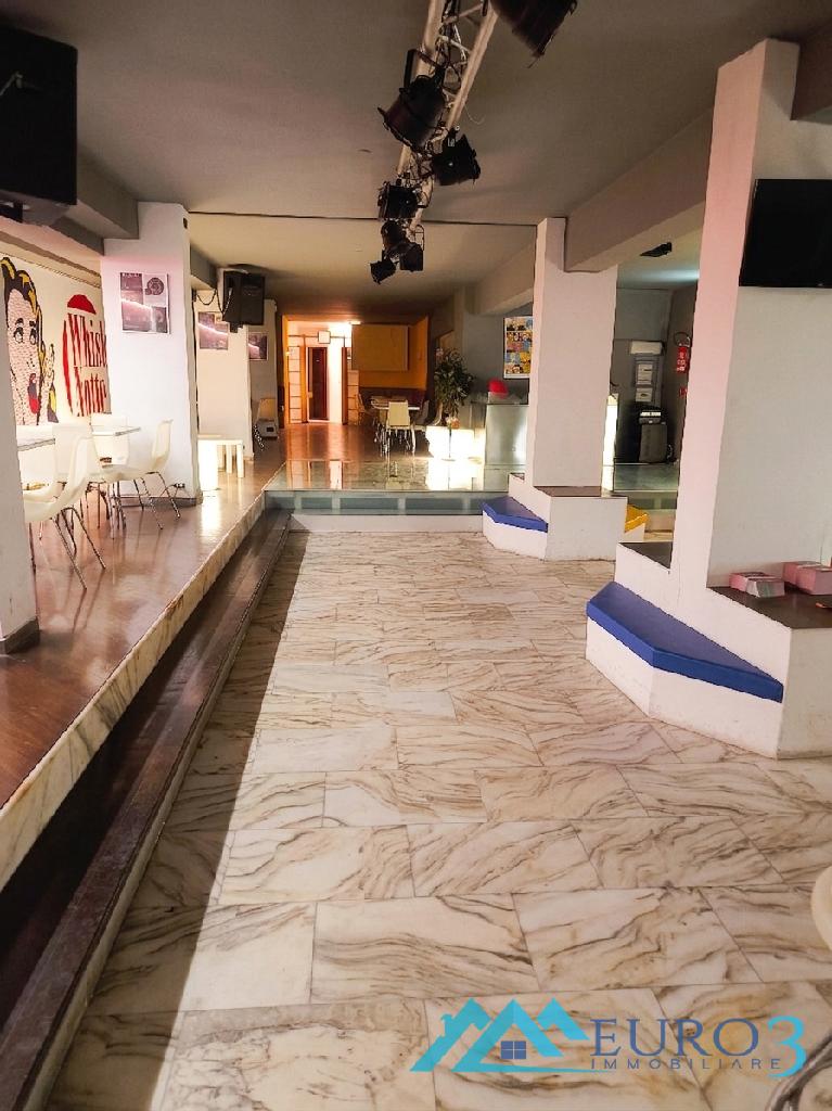 Locale commerciale in vendita, Ascoli Piceno centro