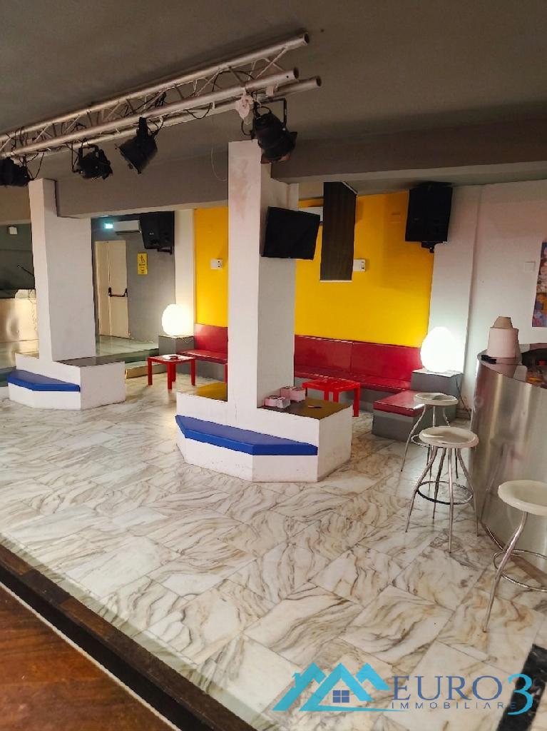 Locale commerciale in vendita, Ascoli Piceno centro